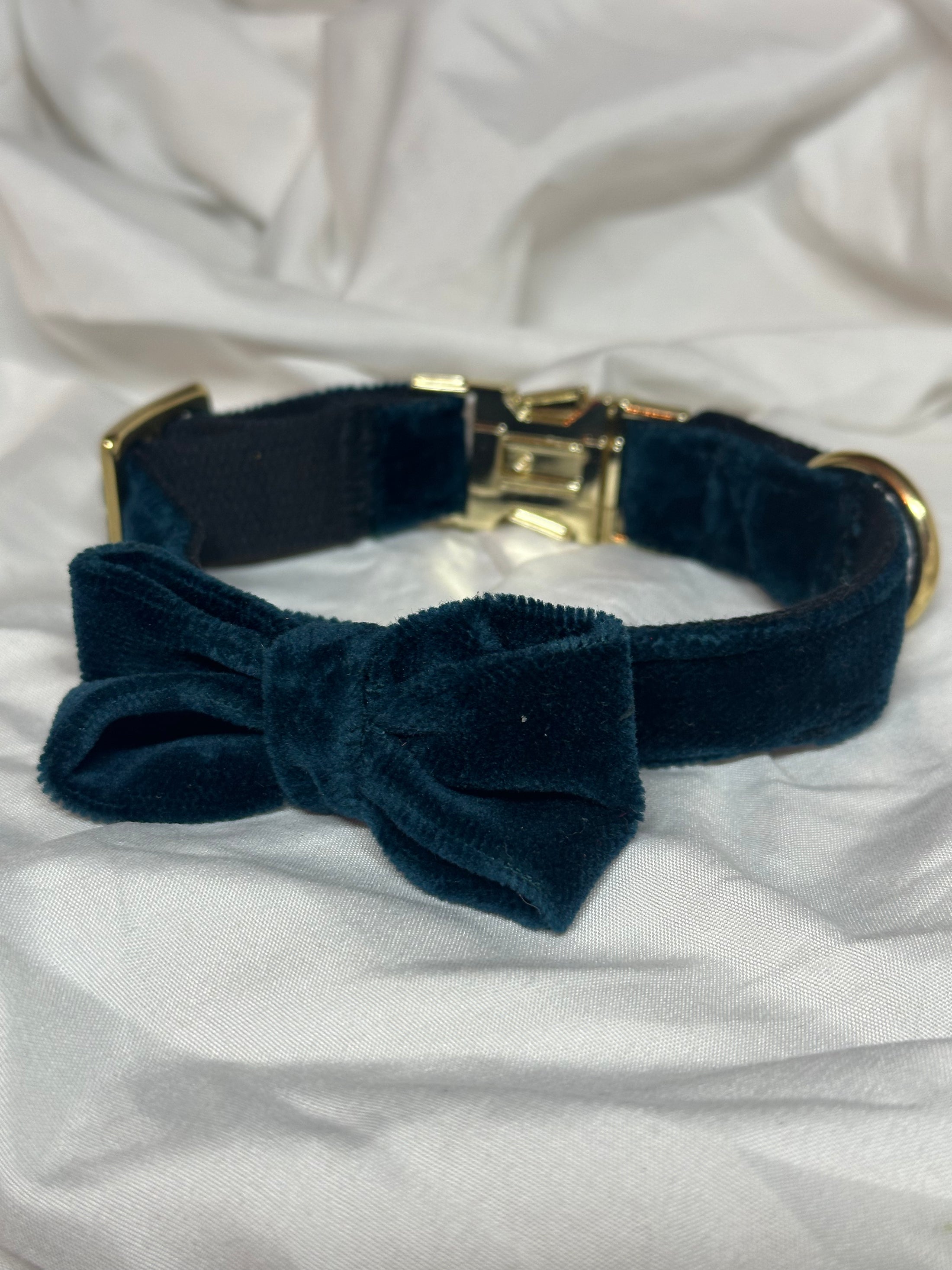 Halsband "Saphir" mit Schleife