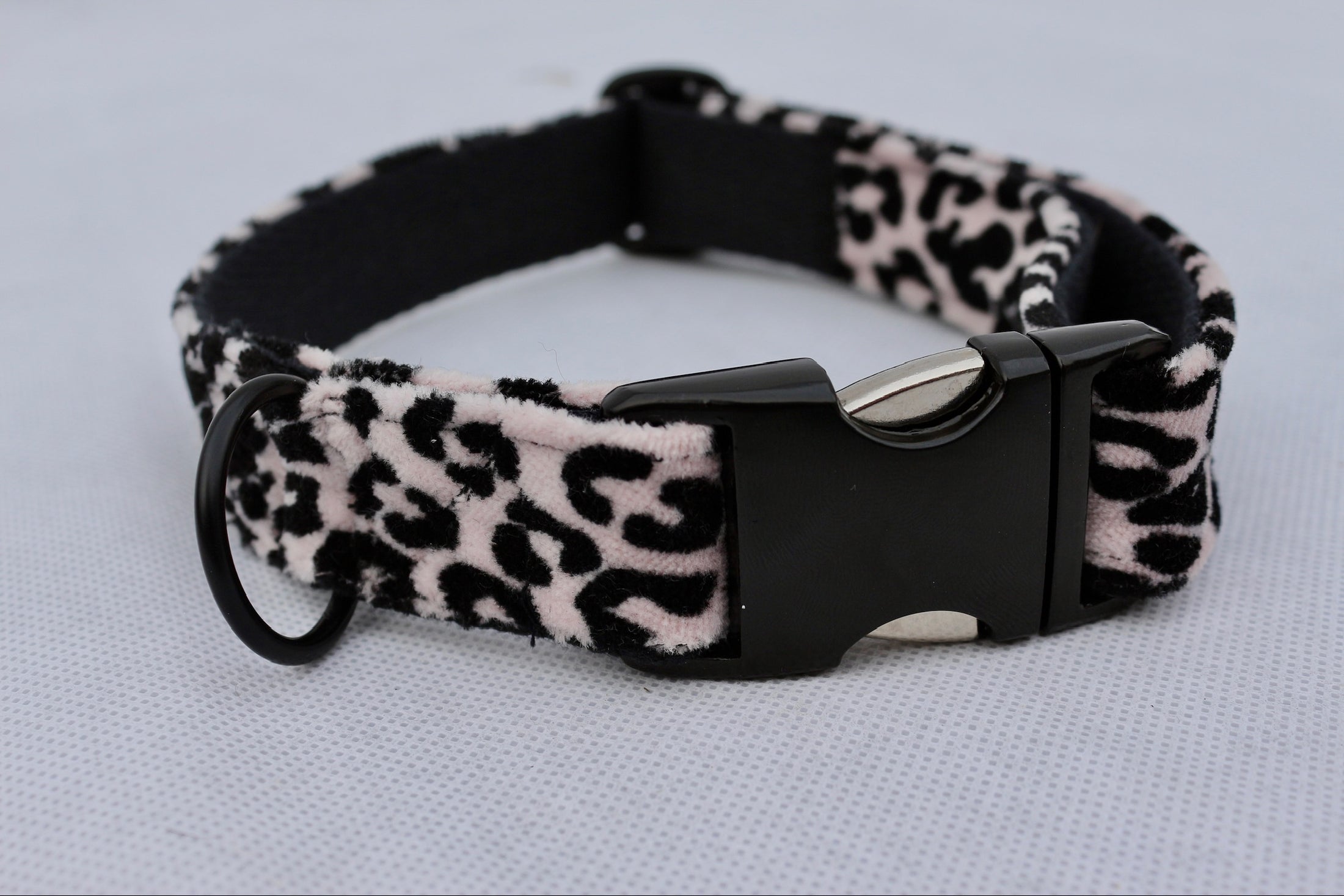 Halsband "Leo"